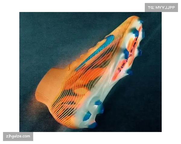 姆巴佩全新亮橙配色签名战靴震撼登场周末联赛即将闪耀亮相